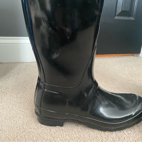 Hunter Tall Org Black Gloss Adjustable Back Rain Boots and Cable Knit Boot Socks - Picture 8 of 16